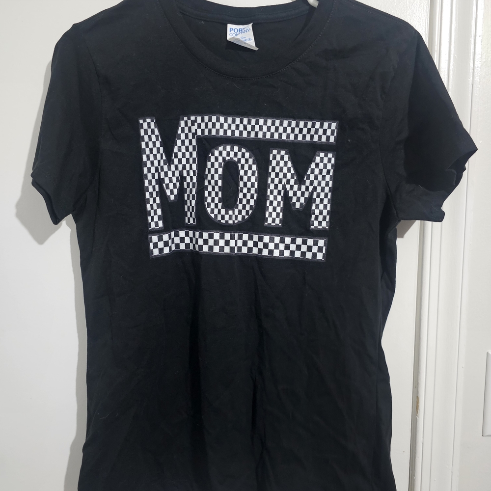 Black 'MOM' Checkerboard Graphic Tee - Kids